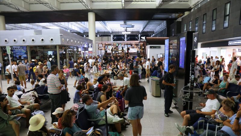 1,475 Delayed Flights Later, Middle East Airports Are Still Scrambling