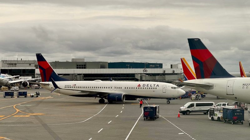 Airlines Are Quietly Ditching Old Wi-Fi Contracts for LEO Satellites