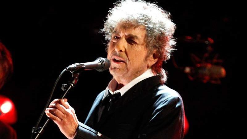 Bob Dylan Opens 2026 Tour With an Acoustic Move Few Saw Coming