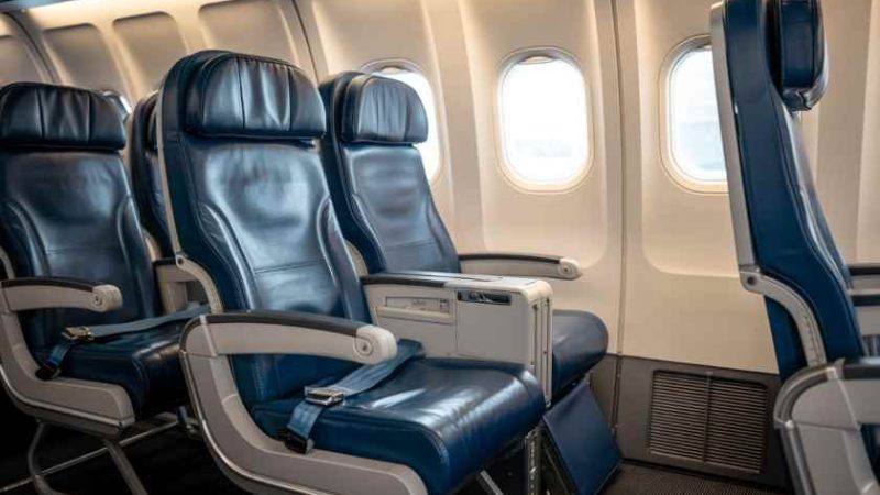 United Airlines Now Lets Economy Passengers Turn Their Row Into a Couch