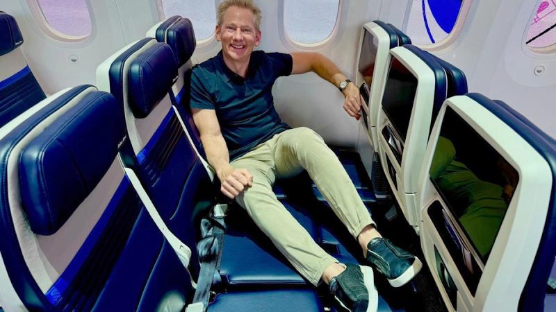 United’s Economy Seats Are Getting Lie-Flat Beds by 2030
