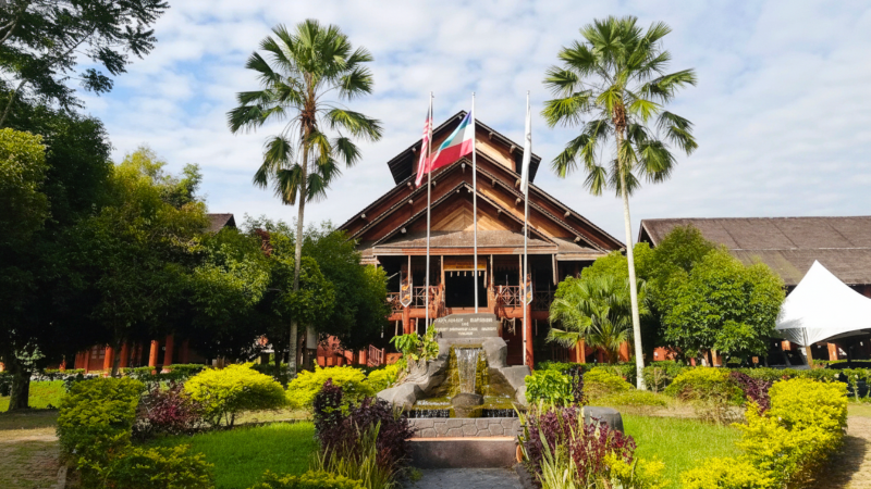 Skull House or Stage Set? The Murut Heritage Debate in Tenom